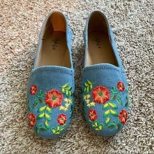 Embroidered loafers